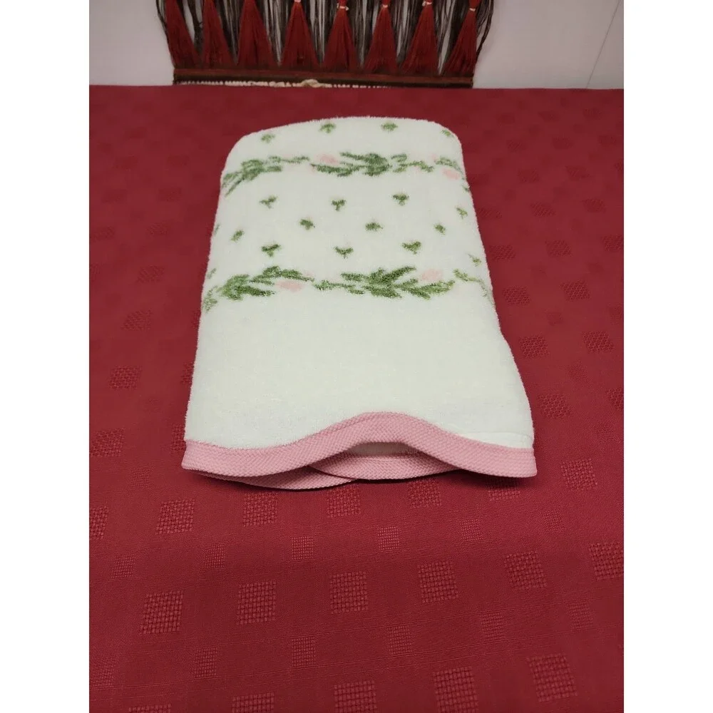 Vintage Laura Ashley By J.P. Stevens Bath Towel Floral Motif Pink Scalloped Edge